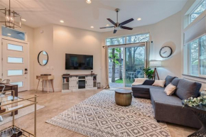 Off the hook in Austin with Chic 2BR Retreat plus Firepit
